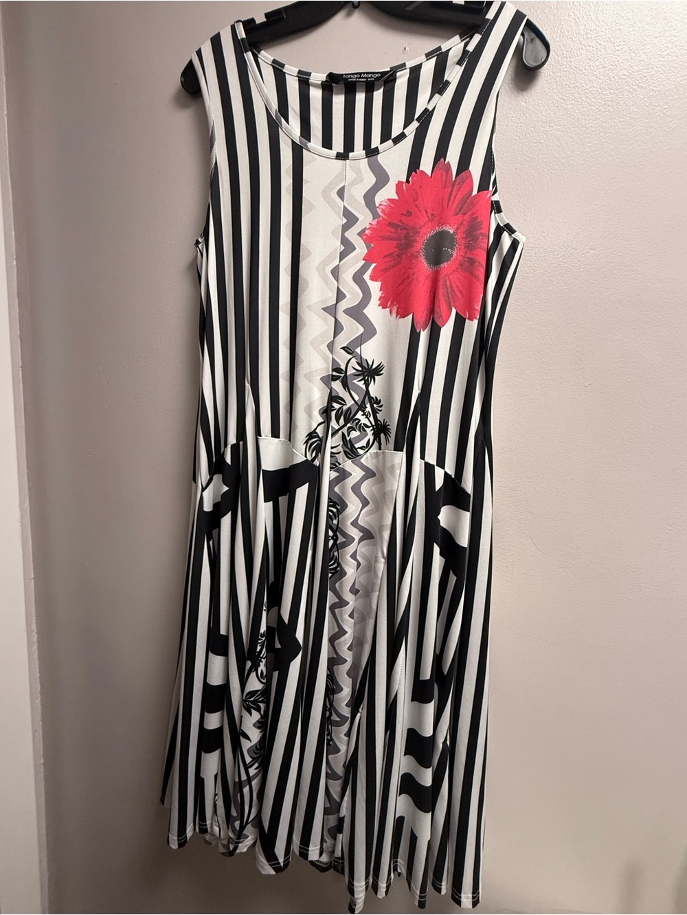 VGUC Fun Sleeveless Blk/Wht Striped Midi Dress w/Red Flower Accent & Under Ties